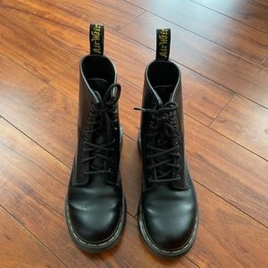 Dr. Martens 1460 Smooth Boots in Black 6.5